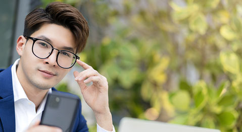 Menjaga Kesehatan Mata di Era Digital: Solusi Pemeriksaan Akurat dan Nyaman