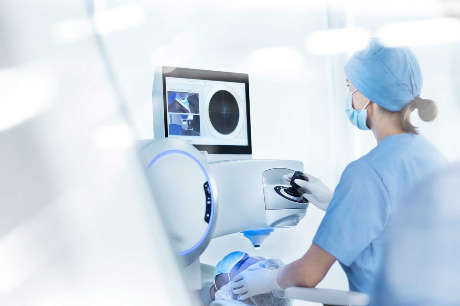 LASIK vs SMILE Pro: Perbedaan, Kelebihan & Cara Memilih