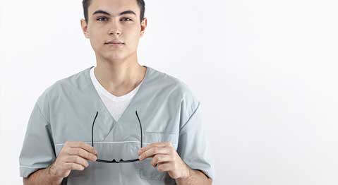 Risiko LASIK: Efek Samping, Komplikasi & Cara Meminimalkannya
